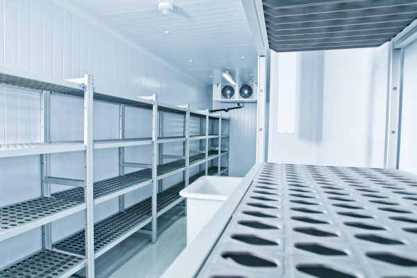 Refrigeration chamber for food storage